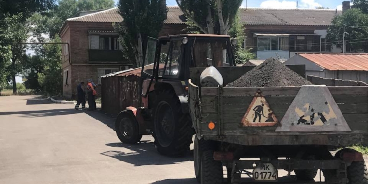 Работники николаевского КП «ЭЛУ автодорог» приторговывали ворованной с предприятия асфальтной крошкой