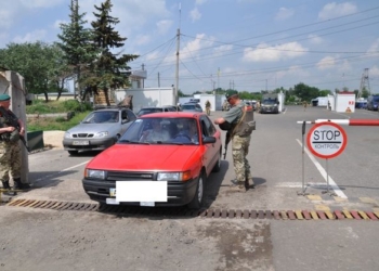 В Донецкой области женщина на Шевроле умышленно наехала на пограничника