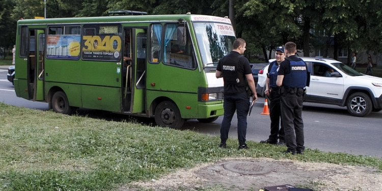 Харьковчанин пытался угнать маршрутку с пассажирами