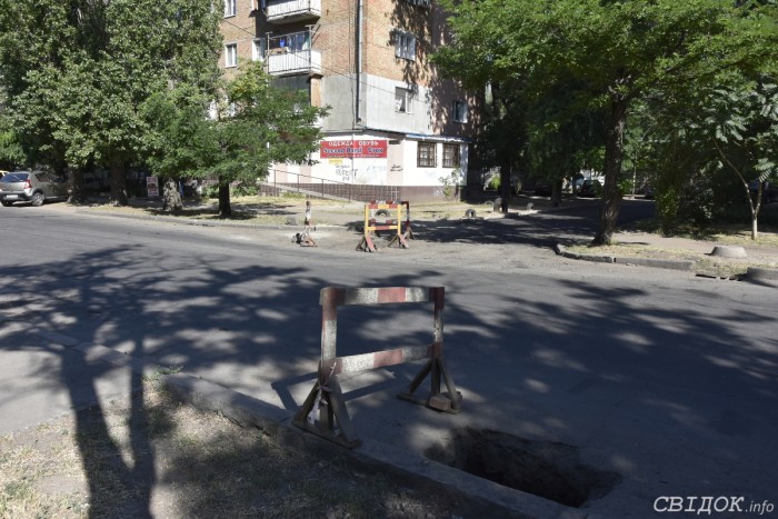 В Николаеве чистят систему ливневой канализации на улице Курортной 7