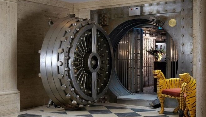 В Украине за долги продадут бронированный сейф. Пустой