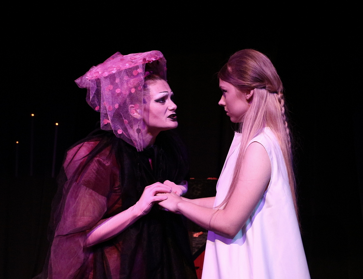 Николаевский русдрам представил премьеру «Урок вдовам» по пьесе Жана Кокто