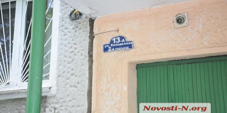 Туманная история: в одной из квартир в Николаеве, где жили пожилая женщина и ее сын, обнаружились две мертвых женщины (18+)