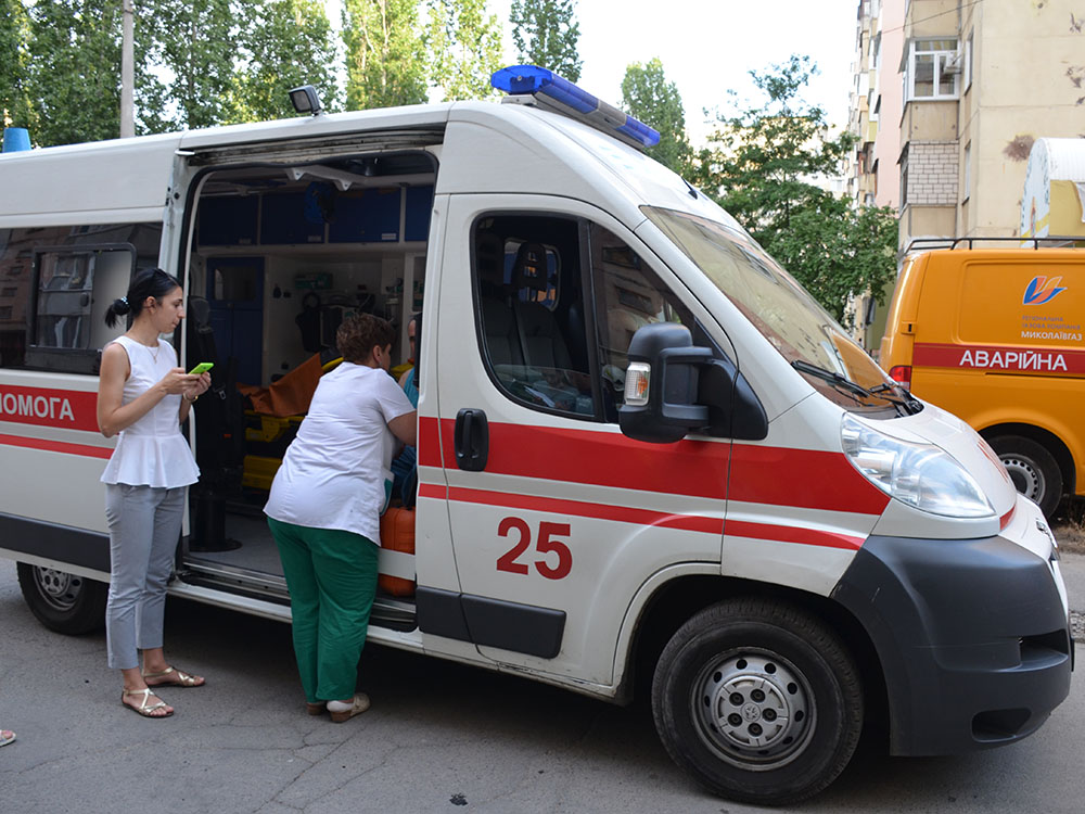 На пожаре 10-этажки в Николаеве пожарные спасли двух мужчин 12