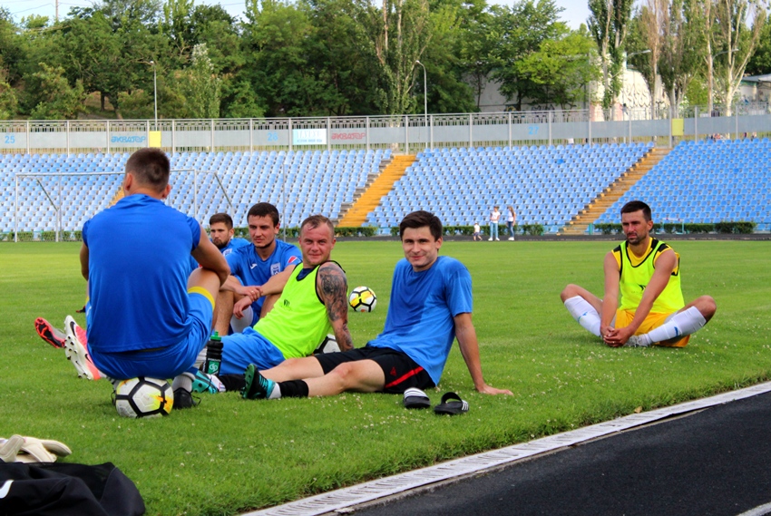МФК «Николаев» готовится к новому сезону: вчера провели двухсторонку, завтра на выезде встретятся с «Таврией» 11