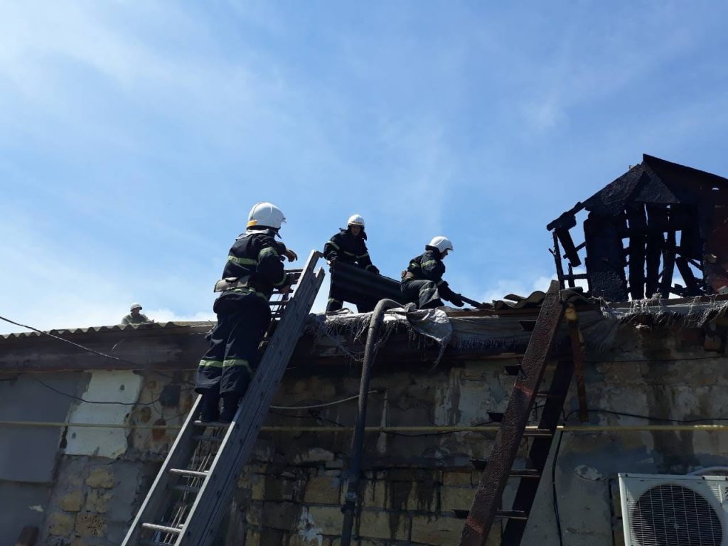 В Очакове горел ювелирный магазин 12