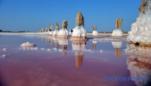 Уникальное Лемурийское озеро на юге Херсонщины: необычная история популярности 11