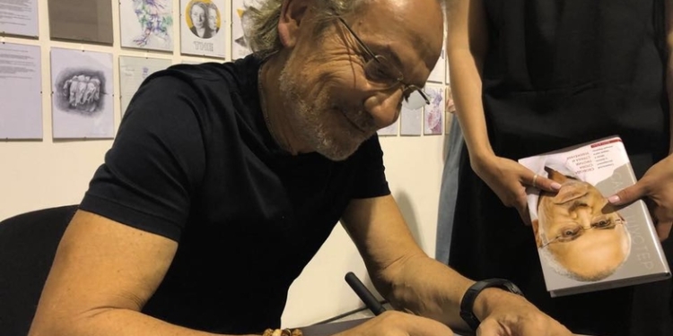 Шустер в своей книге изобразил Януковича рабом Путина