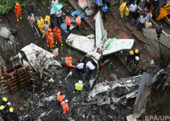 В Индии разбился небольшой пассажирский самолет: пятеро погибших