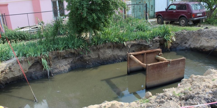 Начало работ по ремонту аварийного коллектора на Лесковой в Николаеве снова переносится – фракция «Нашего Края» готова потребовать отставки директора Николаевводоканала