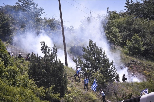Греки устроили протесты и столкновения после подписания соглашения с Македонией 1