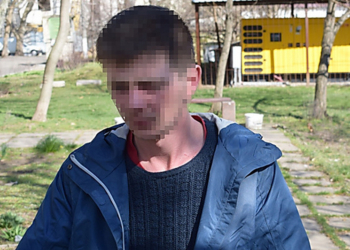 Мужчину, которого подозревают в грабеже трех николаевцев за час, отпустили под домашний арест – за него просила теща-депутат