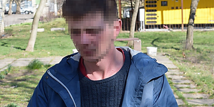 Мужчину, которого подозревают в грабеже трех николаевцев за час, отпустили под домашний арест – за него просила теща-депутат