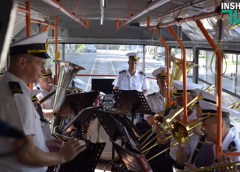 В Николаеве на специальный рейс вышел «музыкальный» трамвай с военным оркестром