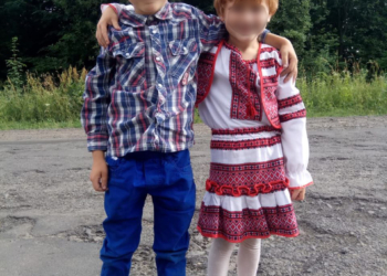 В Хмельницком мать хотела продать двух своих детей. Третьего ребенка в будущем ждала такая же участь
