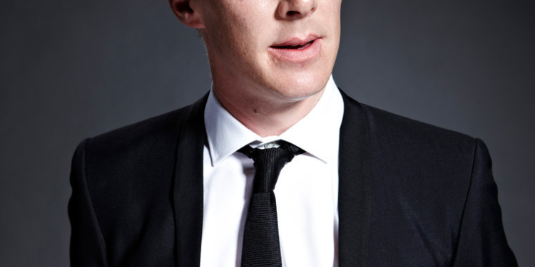 Актер Камбербэтч защитил курьера от хулиганов