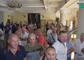 Я лучше пойду воровать, чем так работать, – николаевские маршрутчики грозятся завтра сорвать перевозку