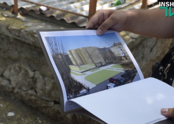 Антикоррупционный департамент и активисты заблокировали строительство бизнес-центра у детского городка «Сказка»