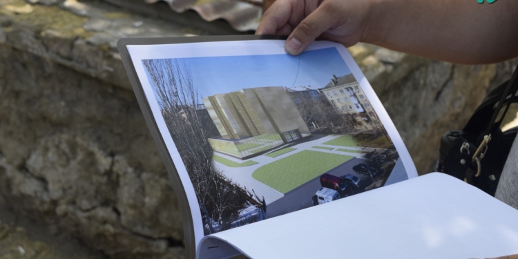 Антикоррупционный департамент и активисты заблокировали строительство бизнес-центра у детского городка «Сказка»