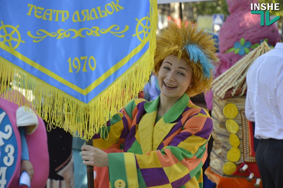 Всеукраинский фестиваль театров кукол начался с карнавального шествия в Николаеве 1