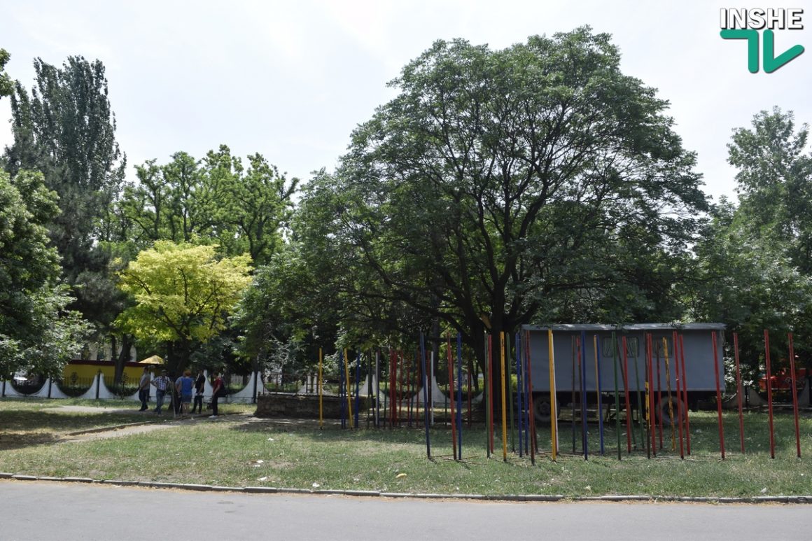 Антикоррупционный департамент и активисты заблокировали строительство бизнес-центра у детского городка «Сказка» 5