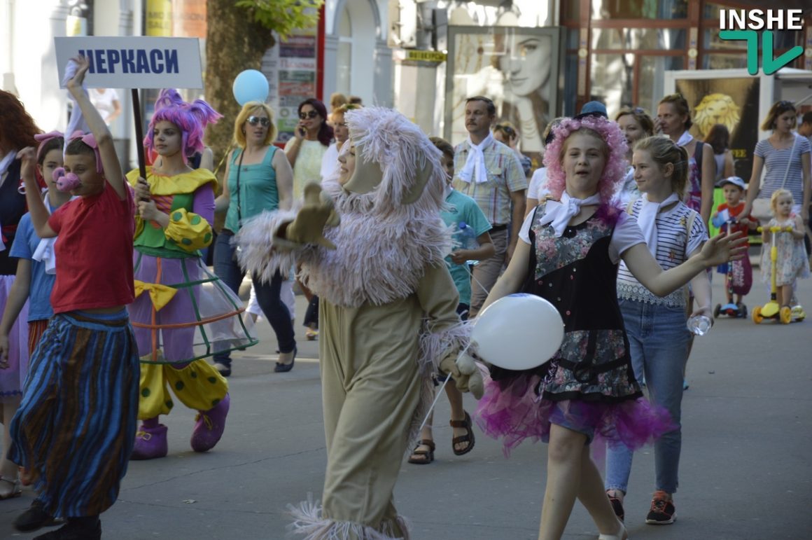 Всеукраинский фестиваль театров кукол начался с карнавального шествия в Николаеве 17