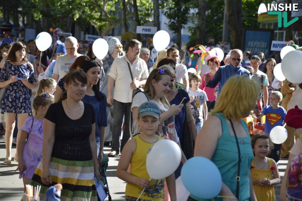Всеукраинский фестиваль театров кукол начался с карнавального шествия в Николаеве 23