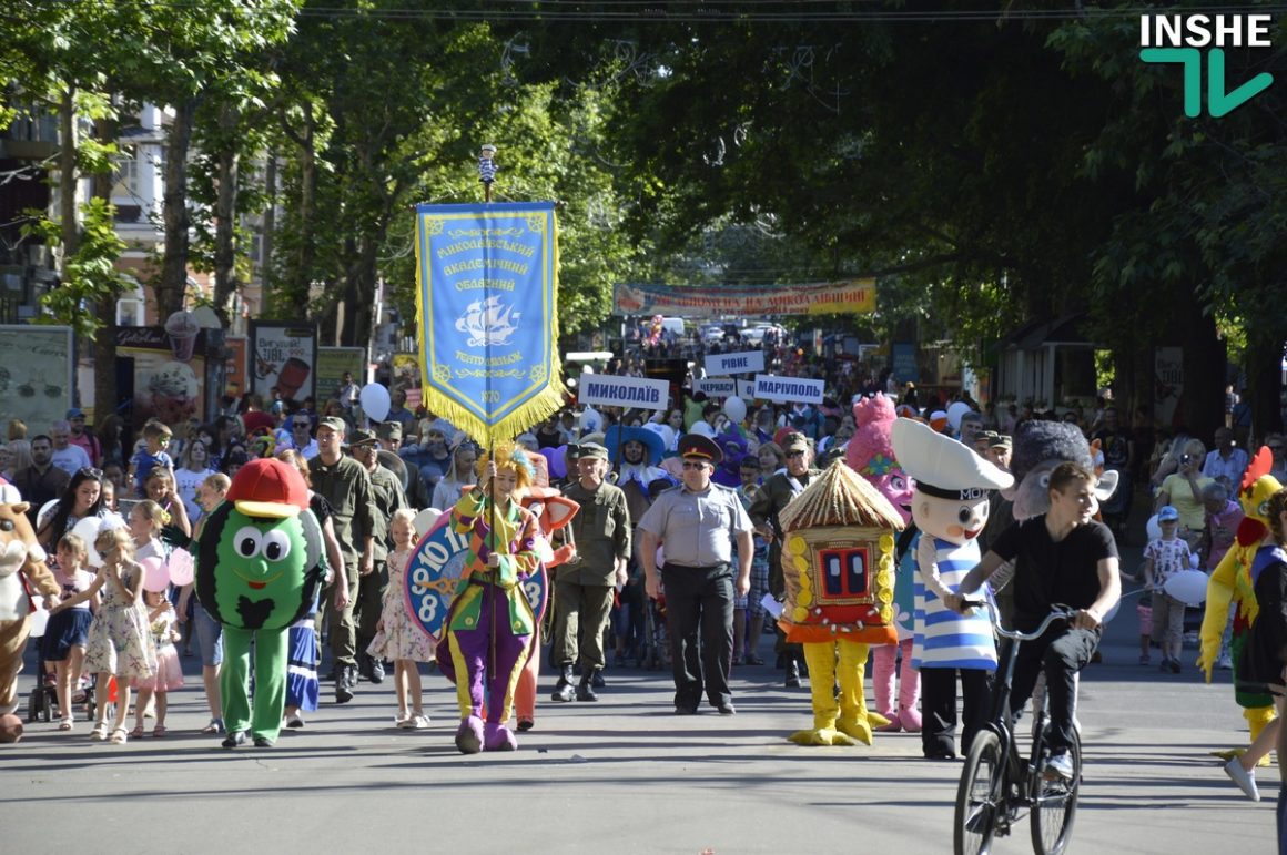 Всеукраинский фестиваль театров кукол начался с карнавального шествия в Николаеве 27