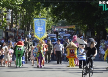 Всеукраинский фестиваль театров кукол начался с карнавального шествия в Николаеве