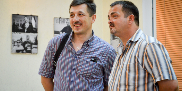 Приятного просмотра! Николаевский журналист презентовал фотовыставку о… журналистах