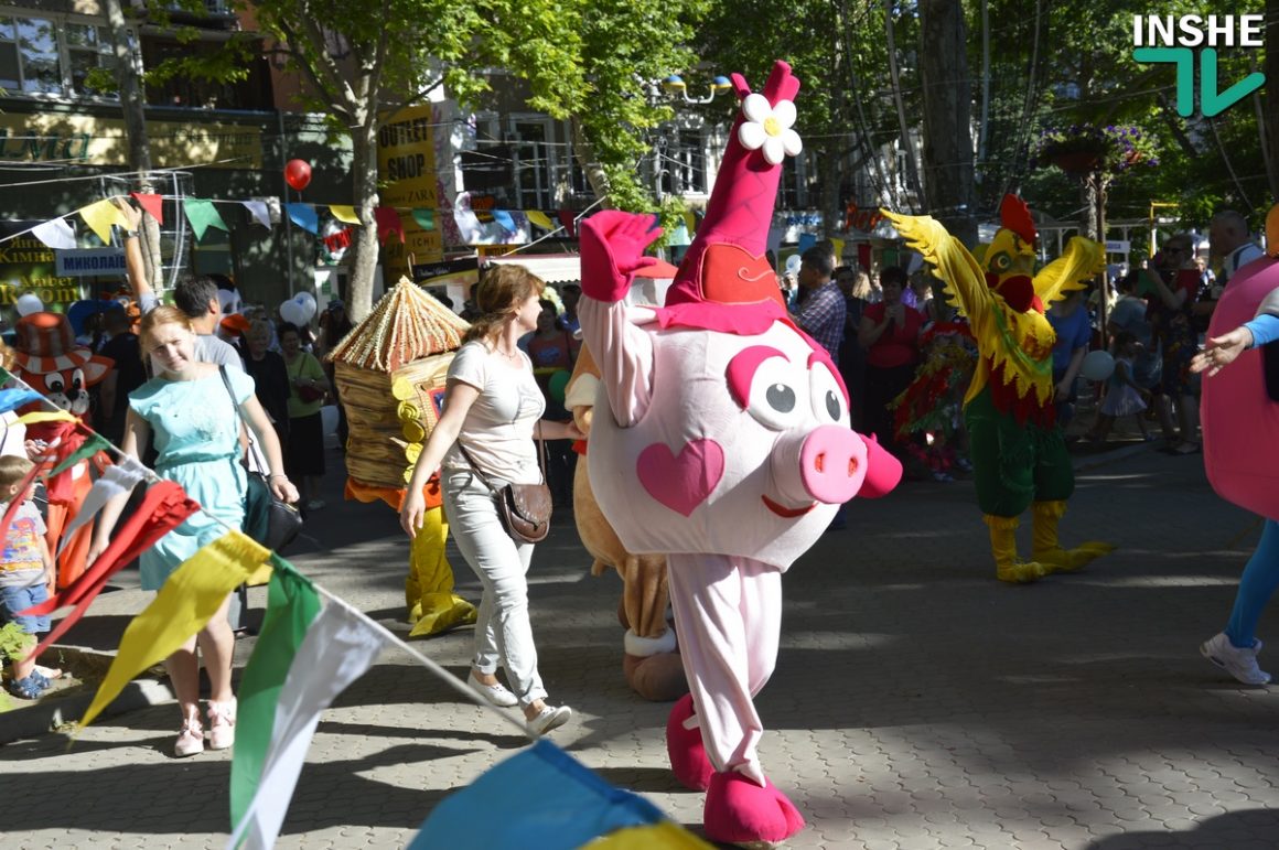 Всеукраинский фестиваль театров кукол начался с карнавального шествия в Николаеве 31