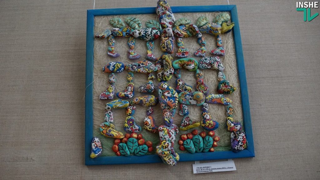 Тайная жизнь камней. Художница из Одессы показала николаевцам картины, созданные ее вдохновением и морем 5