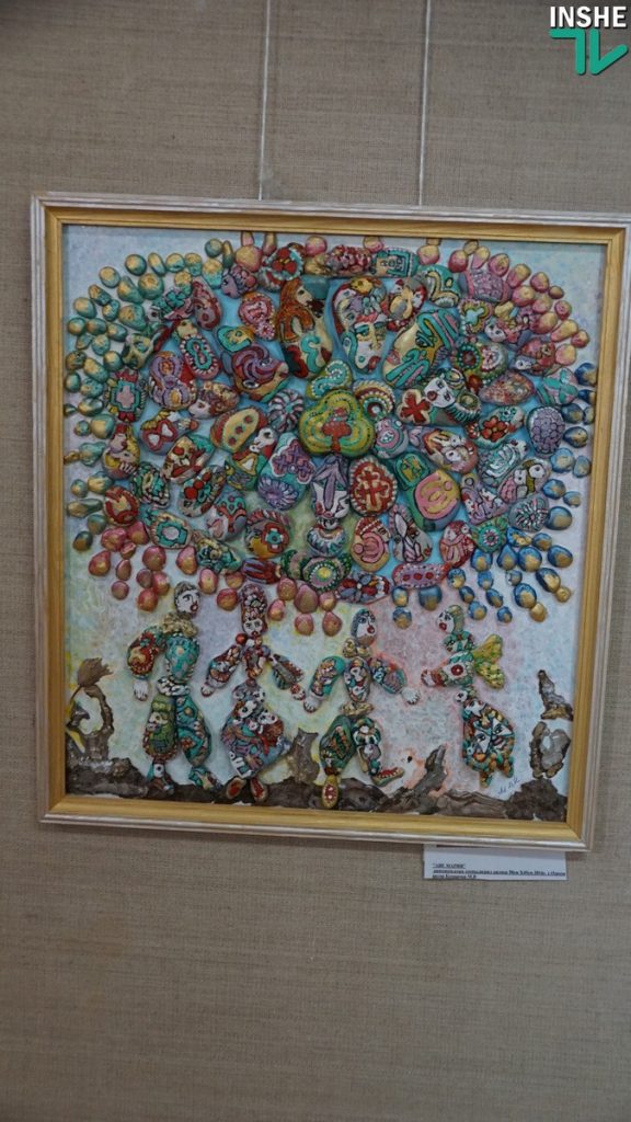 Тайная жизнь камней. Художница из Одессы показала николаевцам картины, созданные ее вдохновением и морем 23