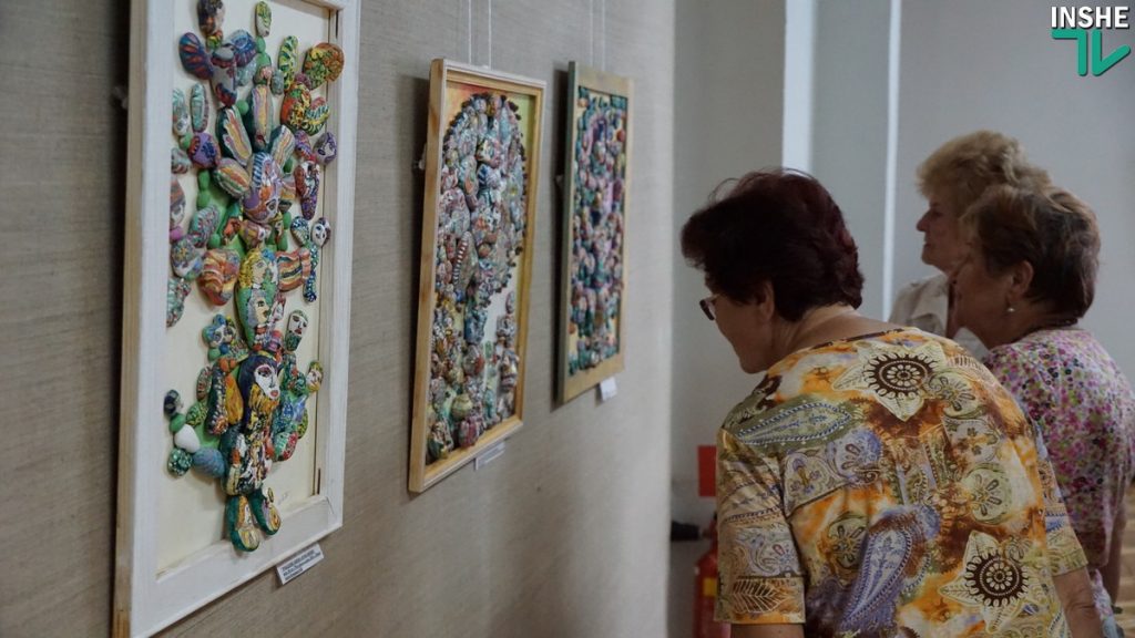 Тайная жизнь камней. Художница из Одессы показала николаевцам картины, созданные ее вдохновением и морем 27