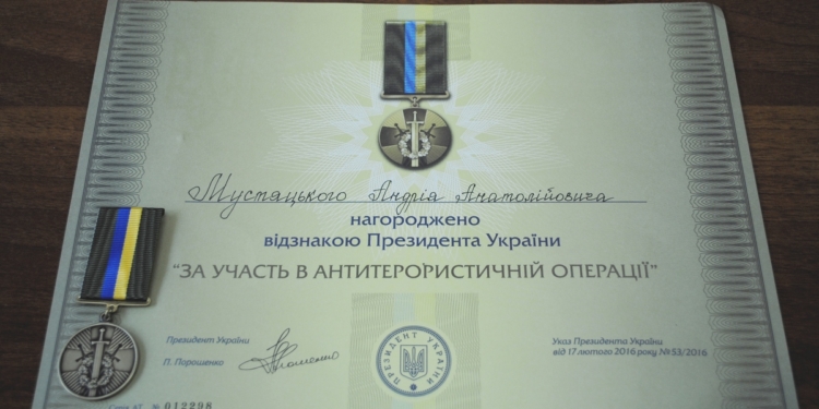 За мужество и силу духа, проявленные в АТО. Президент отметил николаевского налоговика