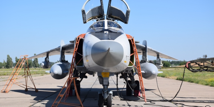 Николаевский авиаремонтный завод восстановил разведчик Су-24