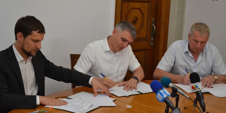 Николаев подписал меморандум с Visa о внедрении электронного билета. Запуск «пилота» обещают в сентябре