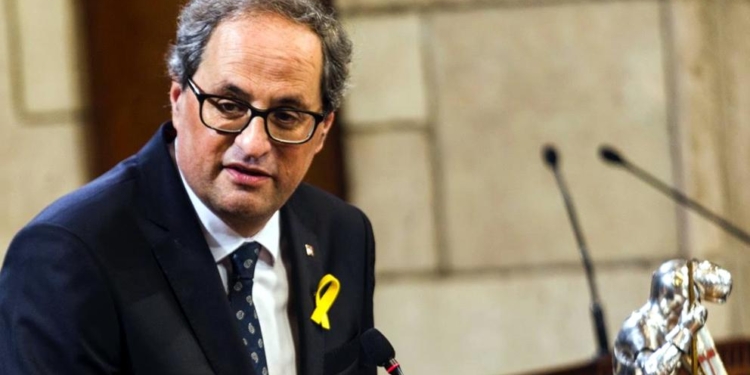 Премьер Каталонии хочет независимости, но предлагает премьеру Испании диалог