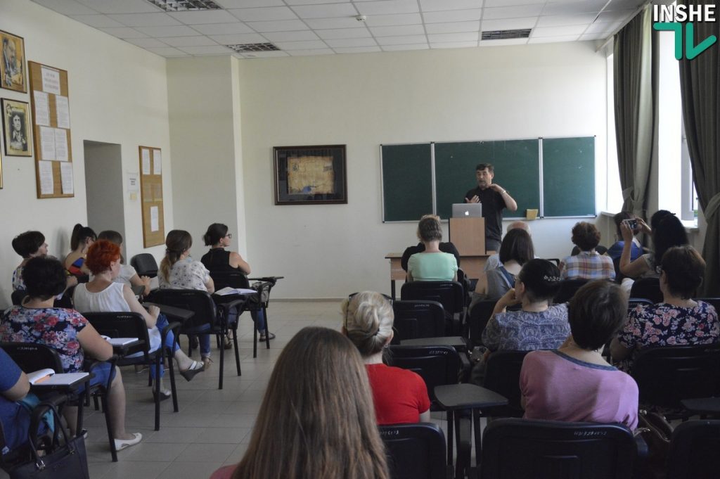 Преподаватель Колумбийского университета прочел в Николаеве открытую лекцию о языковой войне РФ 3