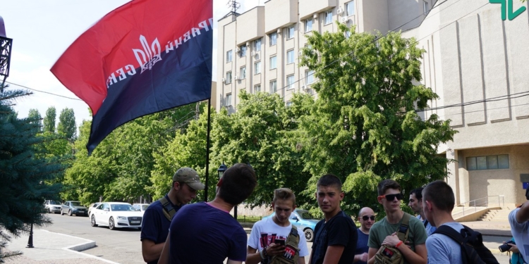 Николаевские радикалы после столкновений на киевском Марше равенства потребовали громкой отставки в Нацполиции