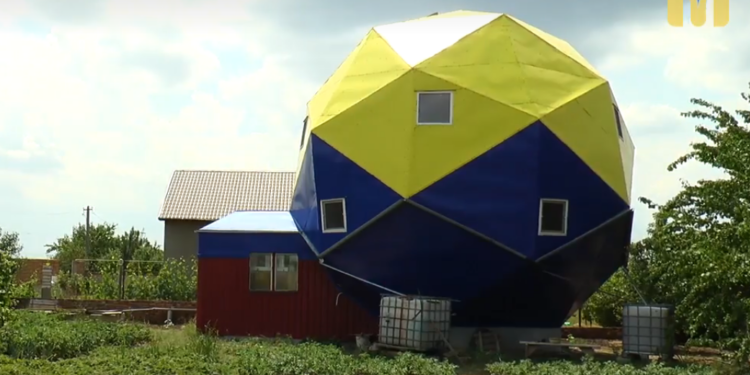 Николаевец построил единственный в Украине дом в форме двенадцатигранника