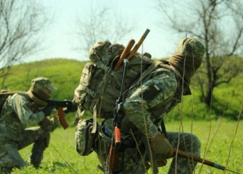 В зоне проведения ООС продолжаются бои и обстрелы, ранены трое военных