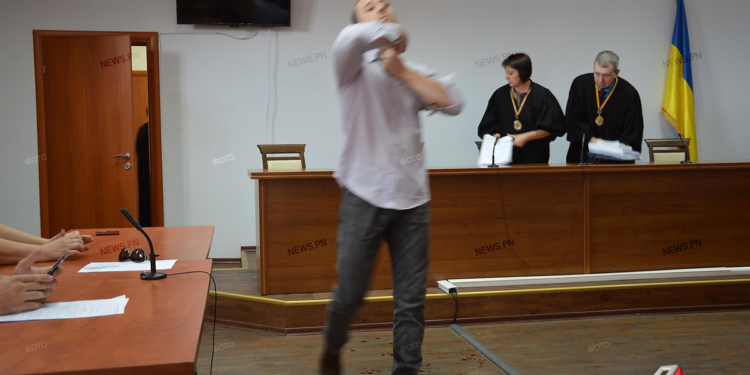 Рецидивист Богомятков порезал себе шею и руки в Апелляционном суде Николаевской области