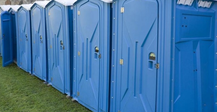 Выдумщики какие! Местные жители после «Кубка Лиманов» украли биотуалеты и хотели переделать их в душевые