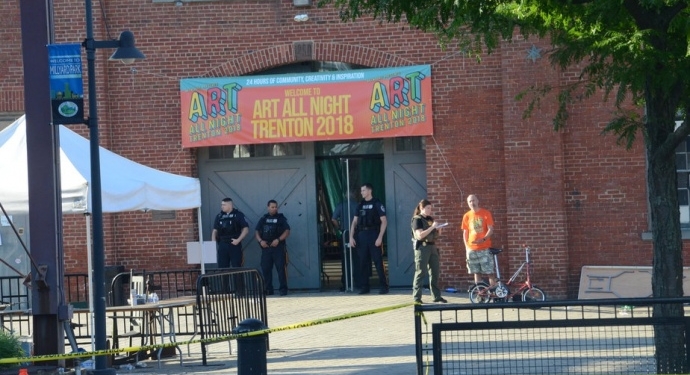 На фестивале в США двое мужчин открыли огонь: 20 пострадавших