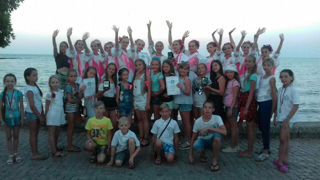 Южноукраинский коллектив «Квіти України» стал лучшим на фестивале в Болгарии 5