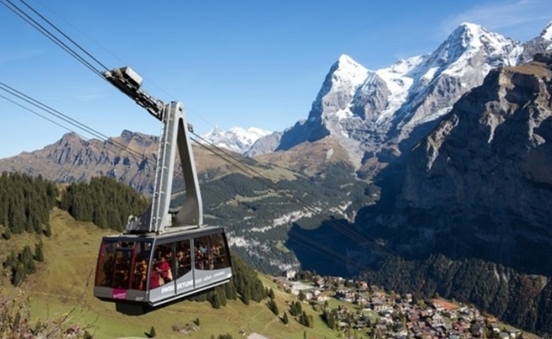 С фуникулера в Швейцарии сняли 400 человек вертолетами