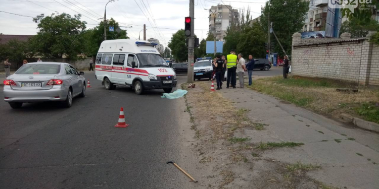 В Херсоне “скорая” насмерть сбила женщину на пешеходном переходе