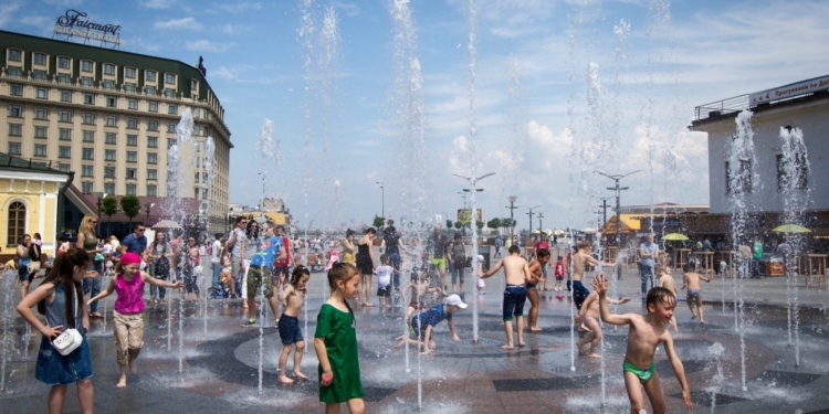 Грозы, палящее солнце и холодные ночи: погода на следующей неделе в Украине