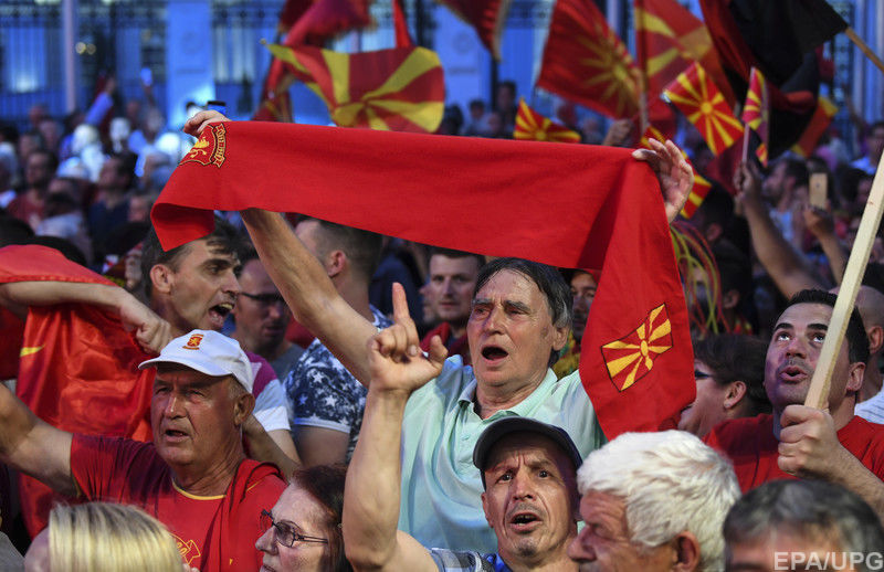 В Македонии оппозиция вывела тысячи людей против переименования страны 3